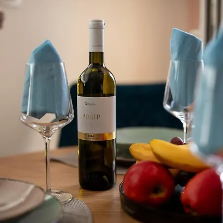 Apartment Sweet & Cozy